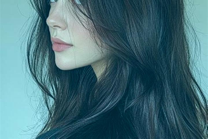 Nova, 21, a auburn brown-eyed indian companion based in Sulikow. Offering Travel Companion, Tantra, GFE. Available for incall and outcall, day and evening da...