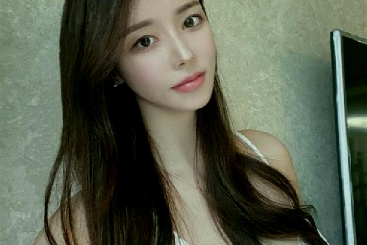 Nova, 21 — Escort in Liukou, China