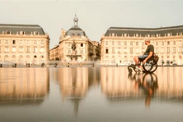 Nova, 22 — Escort in Deulemont, France