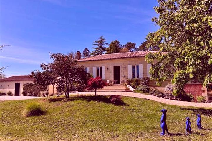 Nova, 22 — Escort in Gaillan-en-Medoc, France