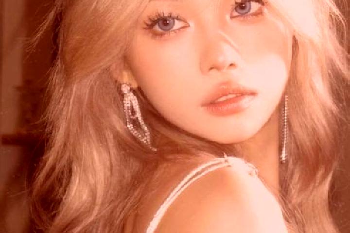 Nova, 23, a blonde blue-eyed asian companion based in Zuerich (Kreis 7) / Hirslanden. Offering Tantra, BDSM, Couples, GFE. Available for incall and outcall, ...