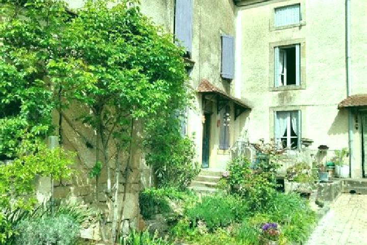 Nova, 23 — Escort in Chemille-Melay, France