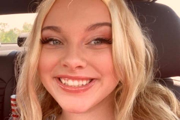 Nova, 23 — Escort in East Bernstadt, United States