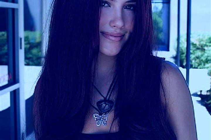 Nova, 26, a auburn dark-eyed middle eastern companion based in Beilrode. Offering Tantra, CIM, Duos. Available for incall and outcall, day and evening dates.