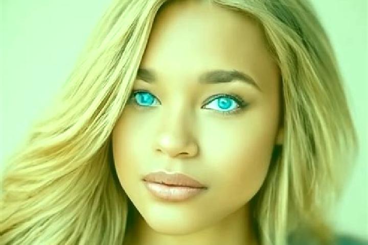 Nova, 26, a blonde blue-eyed latina companion based in Keleng. Offering Party Girl, Duos, Striptease. Available for incall and outcall, day and evening dates.