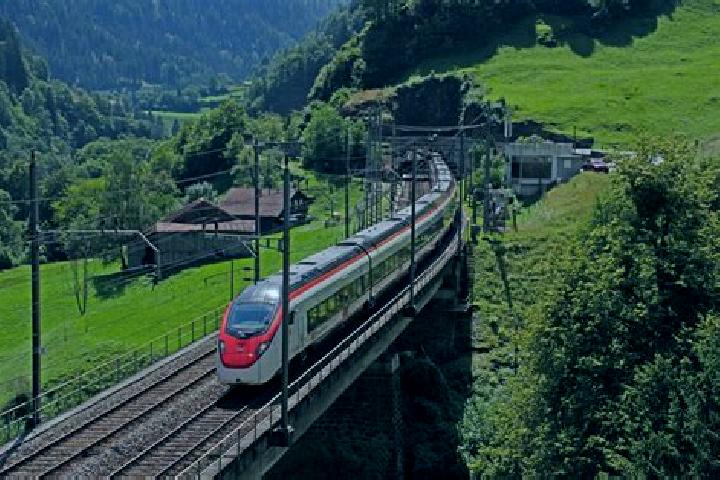 Nova, 26 — Escort in Erlenbach / rechts des Dorfbachs oberhalb Bahnlinie, Switzerland