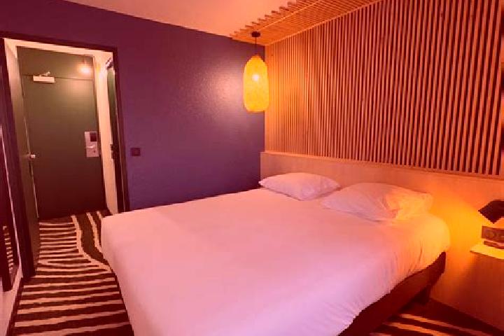 Nova, 26 — Escort in Joinville-le-Pont, France