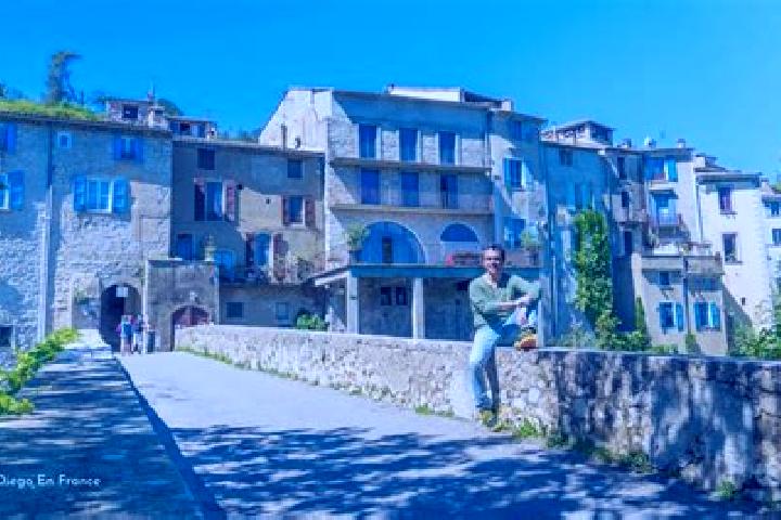 Nova, 26 — Escort in La Sauve, France