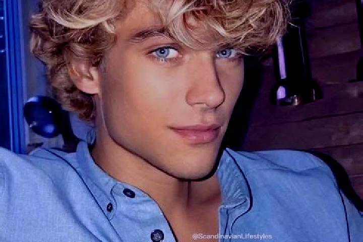 Nova, 27, a blonde grey-eyed middle eastern companion based in Carosino. Offering Deep French Kissing, Travel Companion, A-Level. Available for incall and ou...
