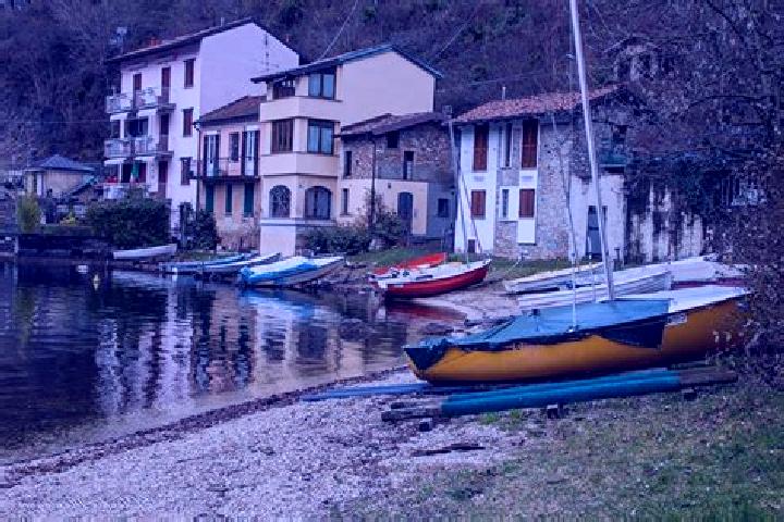 Nova, 27 — Escort in Brusimpiano, Italy
