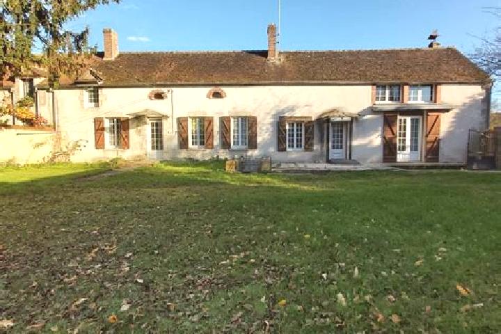 Nova, 27 — Escort in Griselles, France