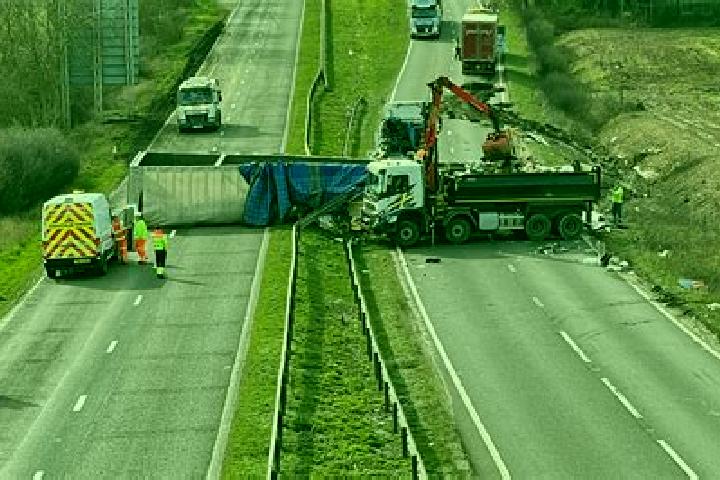 Nova, 27 — Escort in Lorry, France