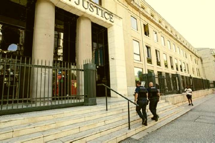 Nova, 27 — Escort in Palais de Justice, France