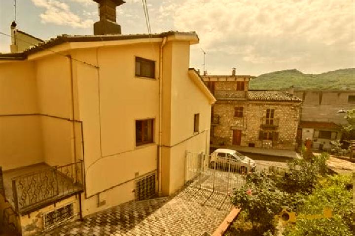 Nova, 28 — Escort in Carpineto Sinello, Italy