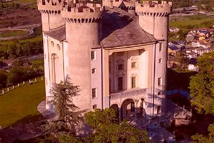 Nova, 28 — Escort in Issogne, Italy