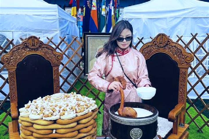 Nova, 28 — Escort in Mandalgovi, Mongolia