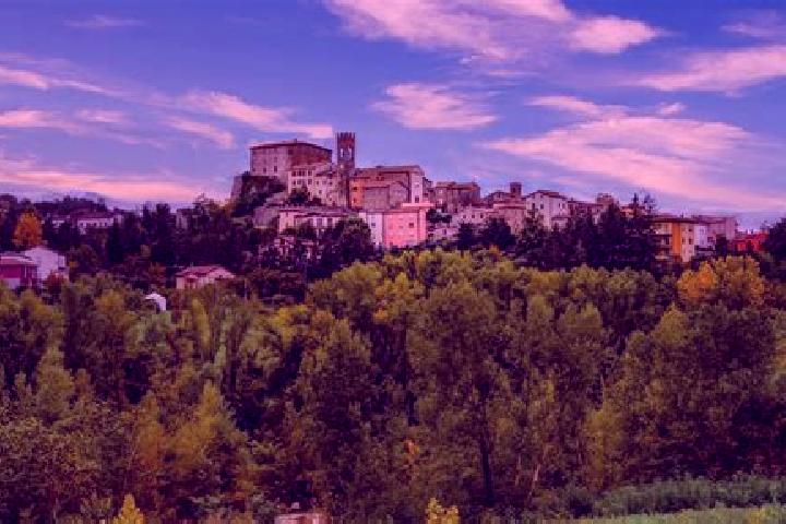 Nova, 28 — Escort in Monte Cerignone, Italy