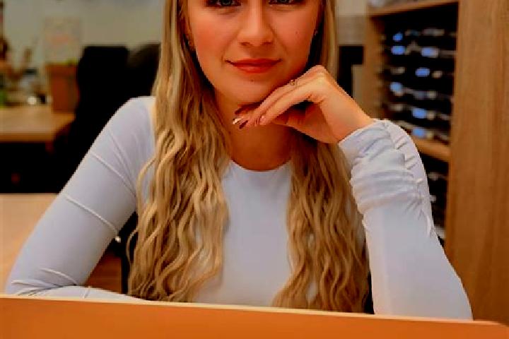 Nova, 28 — Escort in Sarbogard, Hungary