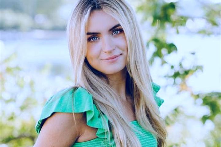 Nova, 29 — Escort in Edina, United States