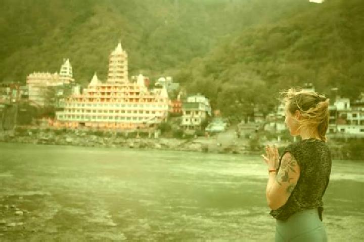 Nova, 30, a red blue-eyed caribbean companion based in Gangotri. Offering Travel Companion, Party Girl, Prostate Massage, OWO. Available for incall and outca...