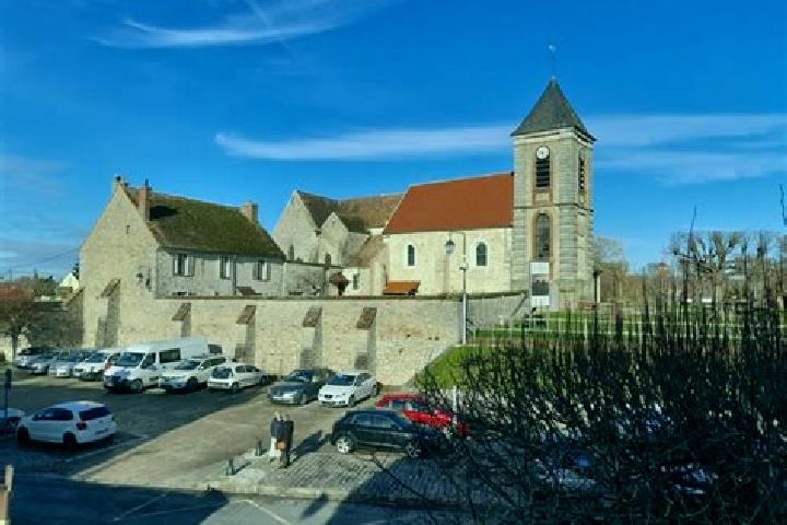 Nova, 30 — Escort in Chailly-en-Biere, France