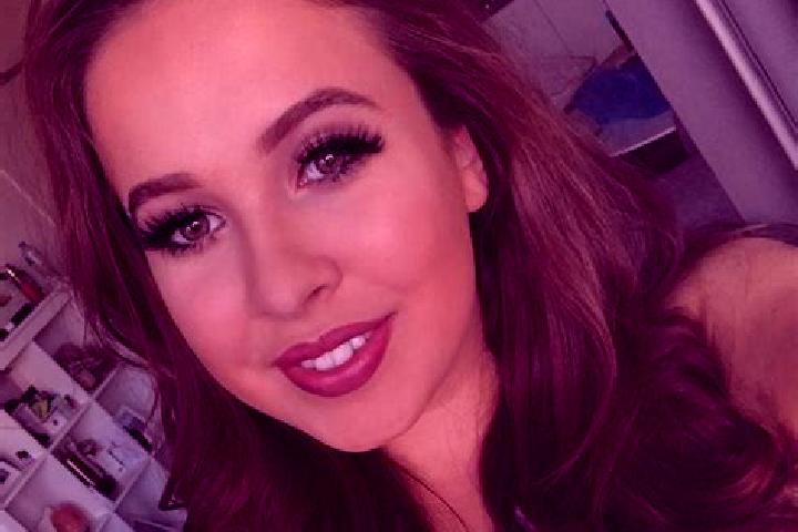Nova, 31, a auburn amber-eyed european companion based in Dragoni. Offering Girlfriend Experience, Dinner Date, Erotic Massage. Available for incall and outc...