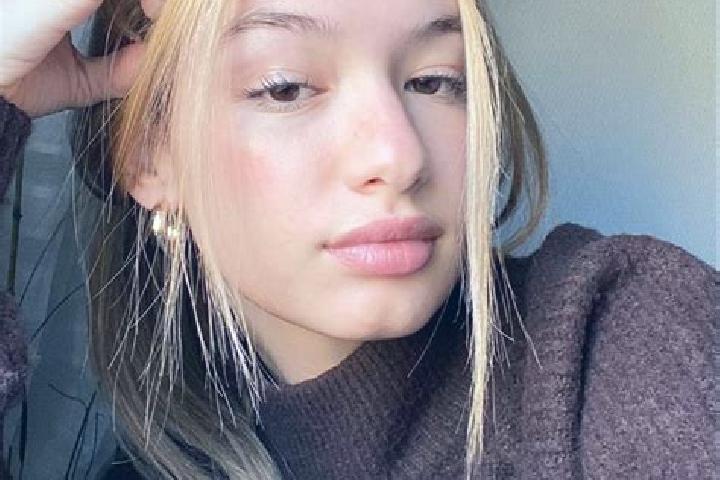 Nova, 31, a blonde brown-eyed middle eastern companion based in Felsolajos. Offering Erotic Massage, OWO, BDSM, CIM. Available for incall and outcall, day an...