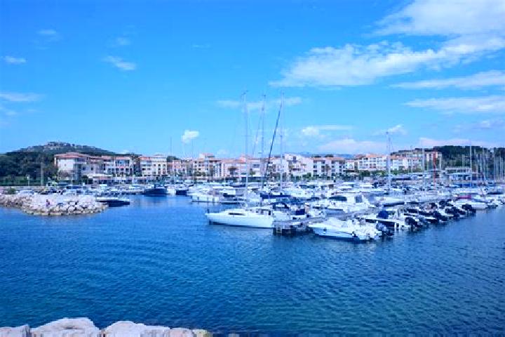 Nova, 32 — Escort in Six-Fours-les-Plages, France