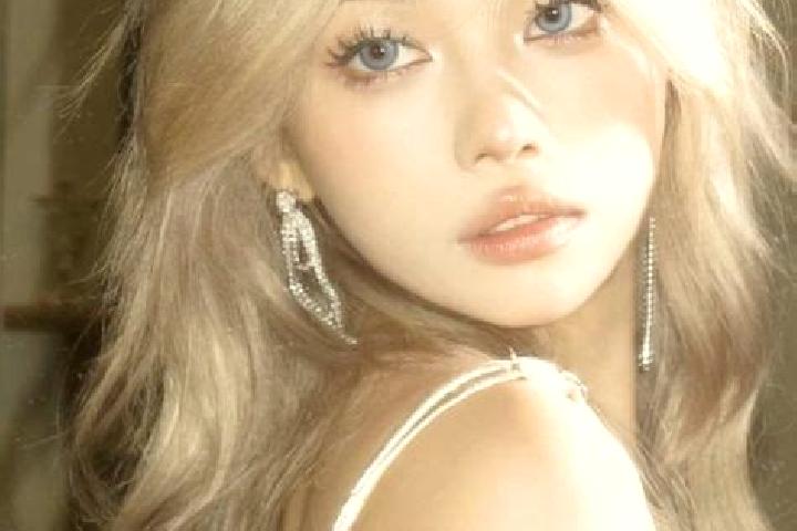 Nova, 33, a blonde grey-eyed asian companion based in Xinglou. Offering Striptease, Fetish, 69. Available for incall and outcall, day and evening dates.