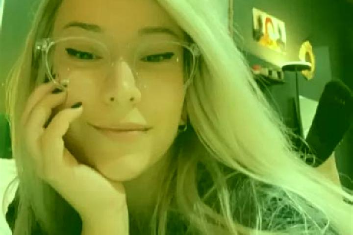 Nova, 33, a blonde grey-eyed caucasian companion based in Nalogo. Offering Erotic Massage, Fetish, CIM. Available for incall and outcall, day and evening dates.