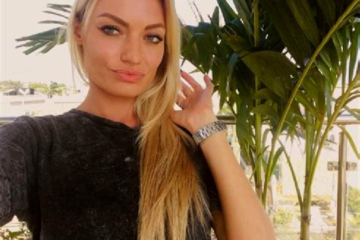 Nova, 33, a dark blonde dark-eyed european companion based in Saint-Vrain. Offering Travel Companion, GFE, Domination, Deep French Kissing, Striptease. Avail...