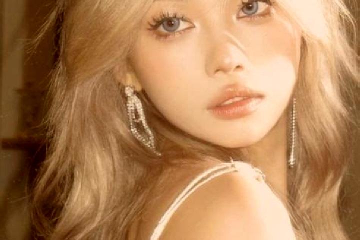 Nova, 34, a blonde amber-eyed asian companion based in Kings Point. Offering Erotic Massage, Travel Companion, Overnight, Girlfriend Experience. Available fo...