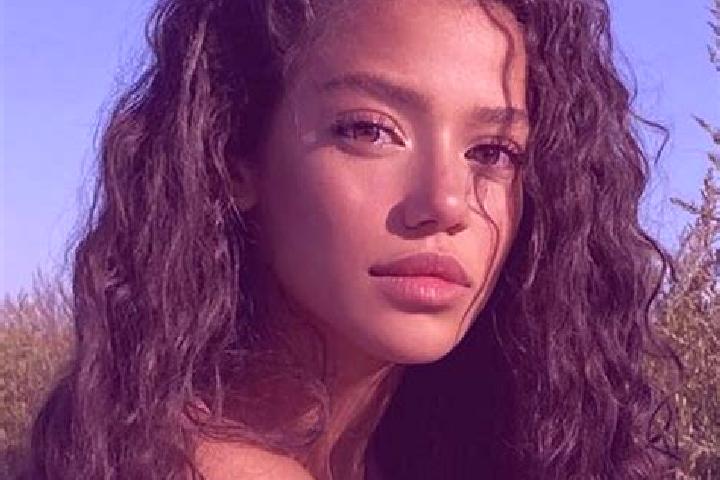 Nova, 34, a red grey-eyed latina companion based in Unterwald. Offering Fetish, Duos, Girlfriend Experience, Party Girl. Available for incall and outcall, da...