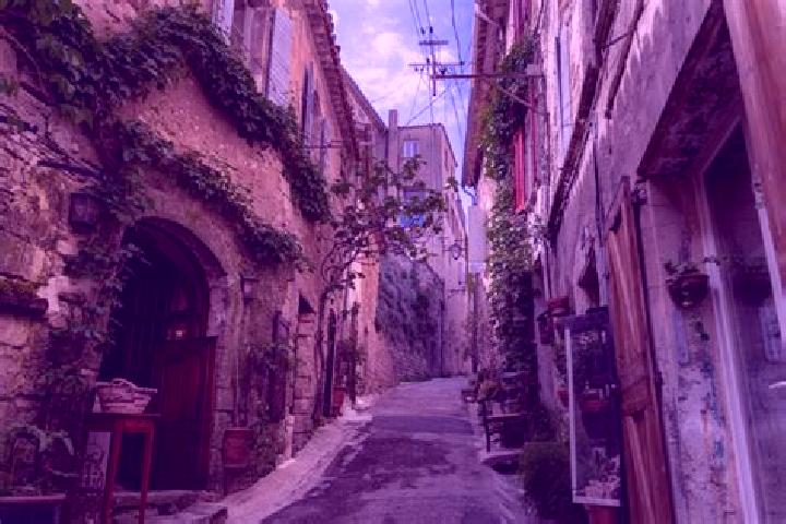 Nova, 35 — Escort in Bonnieux, France