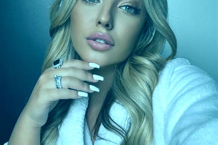 Nova, 36, a blonde grey-eyed latina companion based in Tres Lagunas. Offering Couples, Girlfriend Experience. Available for incall and outcall, overnight boo...