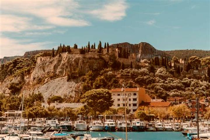 Nova, 37 — Escort in Cassis, France