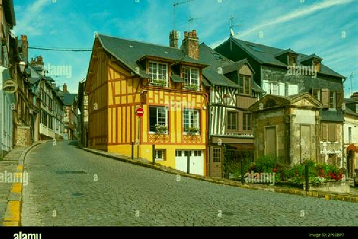 Nova, 37 — Escort in Honfleur, France