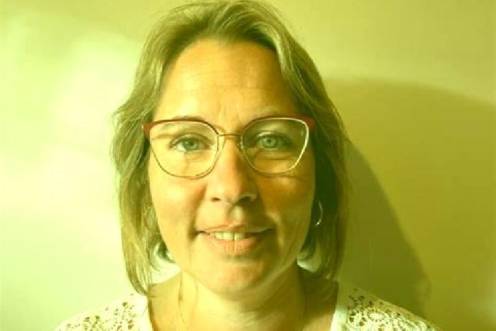 Nova, 37 — Escort in Montfort-le-Gesnois, France