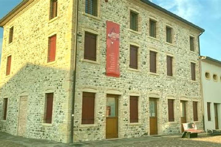 Nova, 37 — Escort in Moriago della Battaglia, Italy