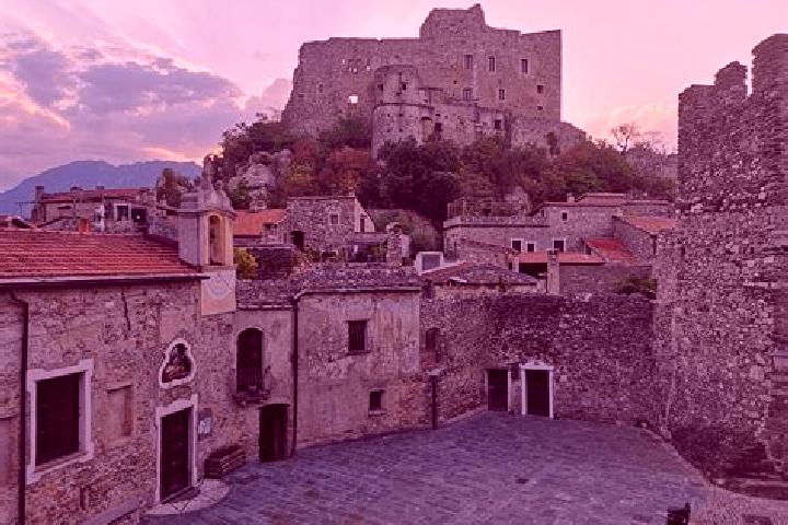 Nova, 38 — Escort in Castelvecchio di Rocca Barbena, Italy