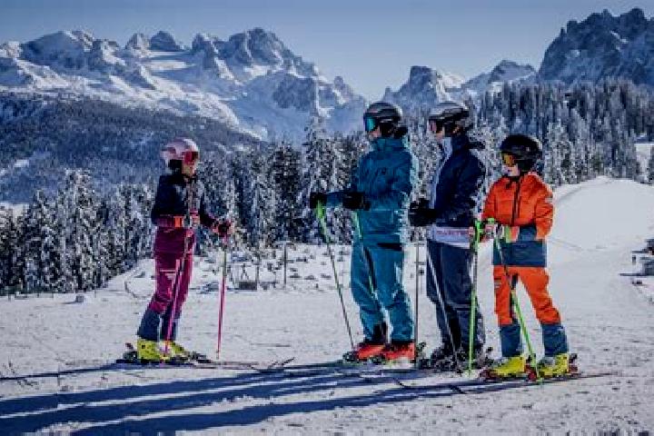 Nova, 38 — Escort in Dachstein, France