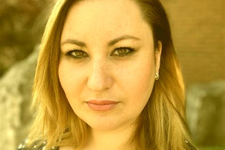 Nova, 38 — Escort in Hanna, Canada