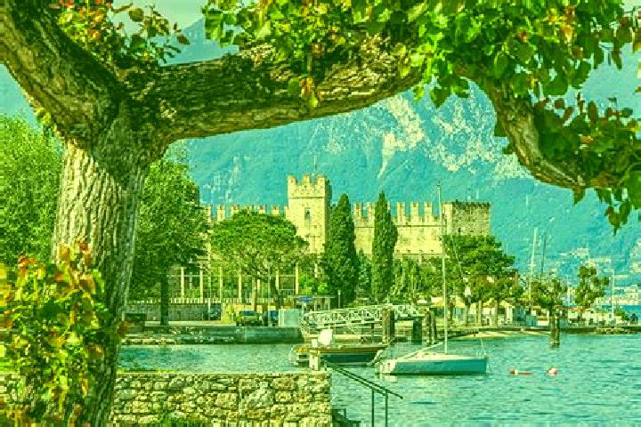 Nova, 38 — Escort in Torri del Benaco, Italy