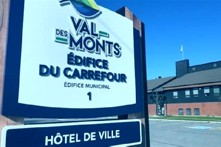 Nova, 38 — Escort in Val-des-Monts, Canada