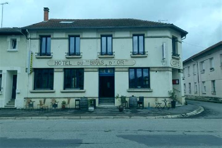 Nova, 38 — Escort in Varennes-en-Argonne, France