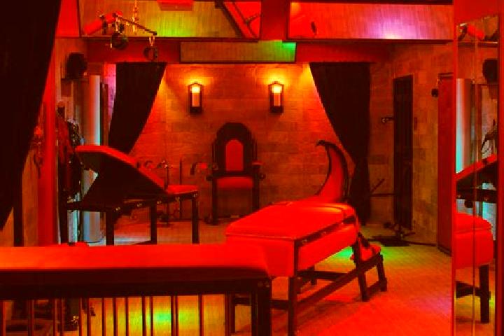 Nova, 39, a red dark-eyed caribbean companion based in Karamadai. Offering BDSM, Couples. Available for incall and outcall, overnight bookings available.