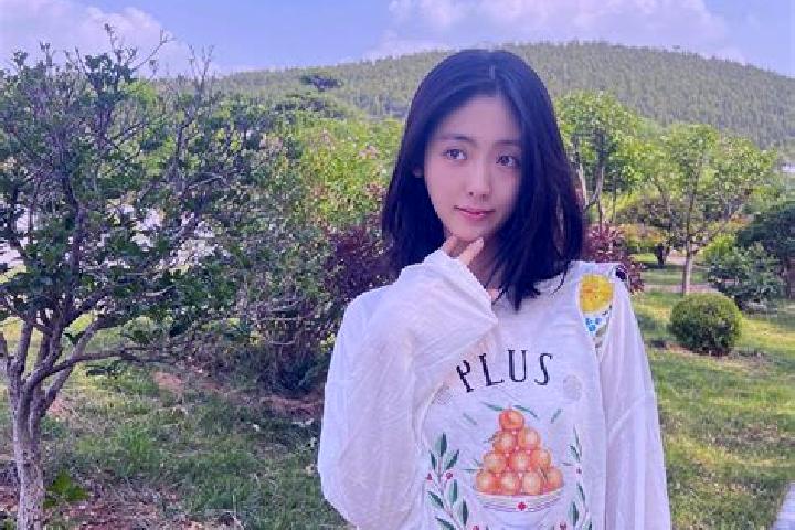 Olivia, 20 — Escort in Outing, China