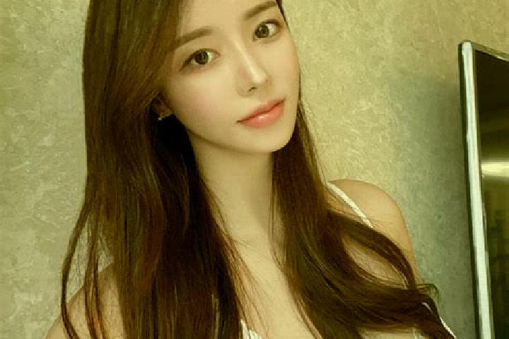 Olivia, 21 — Escort in Callenelle, Belgium