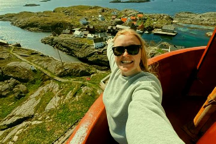 Olivia, 21 — Escort in Hyllestad, Norway