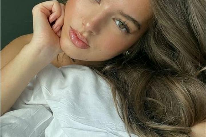 Olivia, 22, a chestnut brown-eyed latina companion based in Viereck. Offering CIM, Overnight, Couples, Massage. Available for incall and outcall, day and eve...